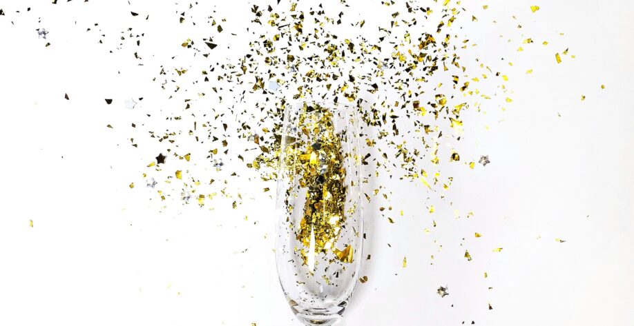 champagne-flute-with-confetti